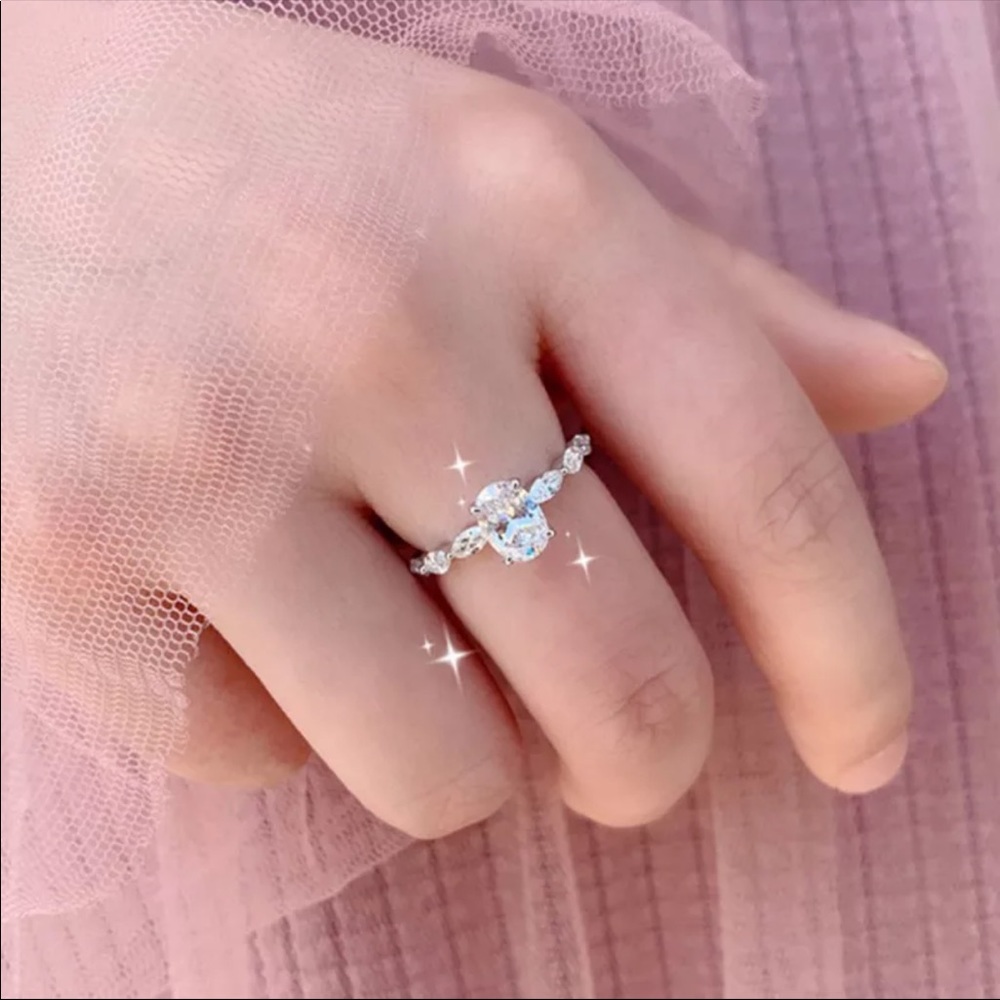 *NEW*925 Silver Lovely Oval Cut Diamond Ring - Picture 4 of 5